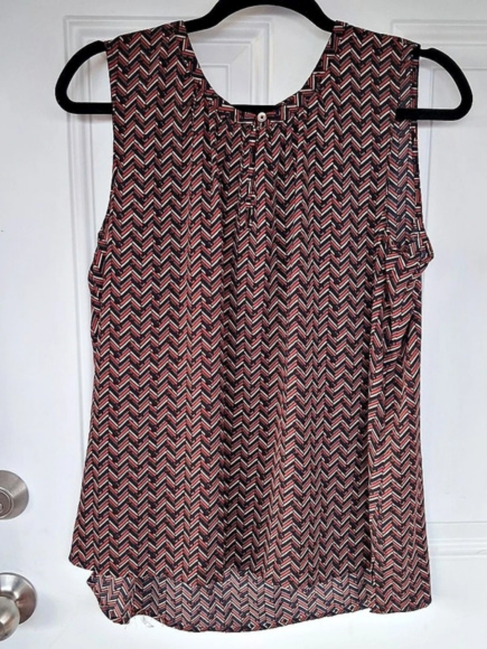 Tommy Hilfiger Sleeveless Chevron Keyhole Blouse Black & Red XL